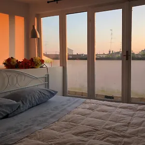 https://charming-1-bed-apartment-in-milano.italymilanhotels.net